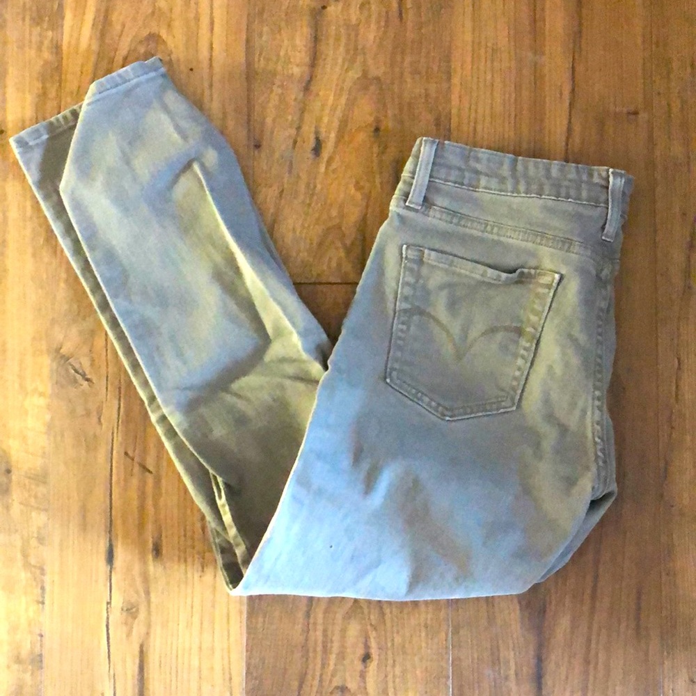 Levi’s Mid Rise Skinny Pants